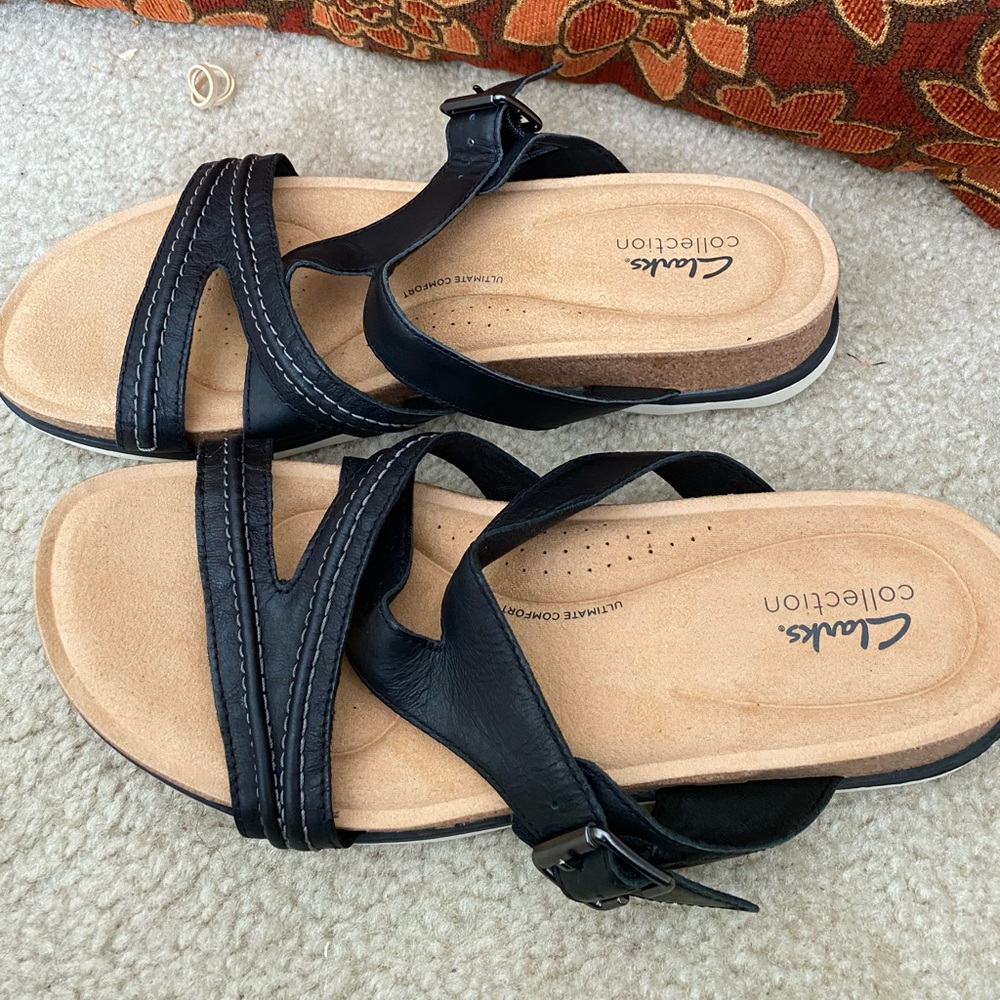 Clarks Brynn Hope Black Leather Sandals